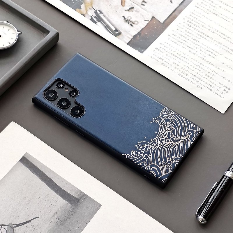 Riding the wind and waves | Mountain and sea blue Samsung s24ultra genuine leather mobile phone case s23+ set s22 back cover all-inclusive anti-fall - เคส/ซองมือถือ - หนังแท้ สีน้ำเงิน