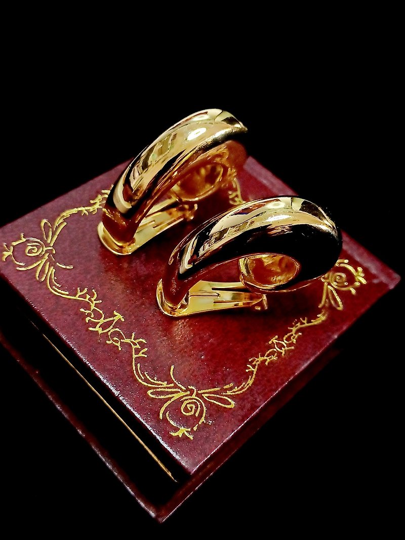 vintage jewelry three-dimensional thick gold hook clip-on earrings - ต่างหู - โลหะ 