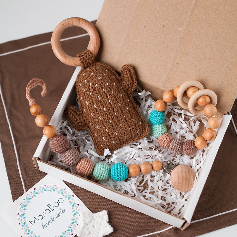 ブラウンターコイズ ベビー ギフト ボックス: サボテンのガラガラおもちゃ、歯が生えるリング、おしゃぶりクリップ - 出産祝い用贈物 - 木製 ブラウン