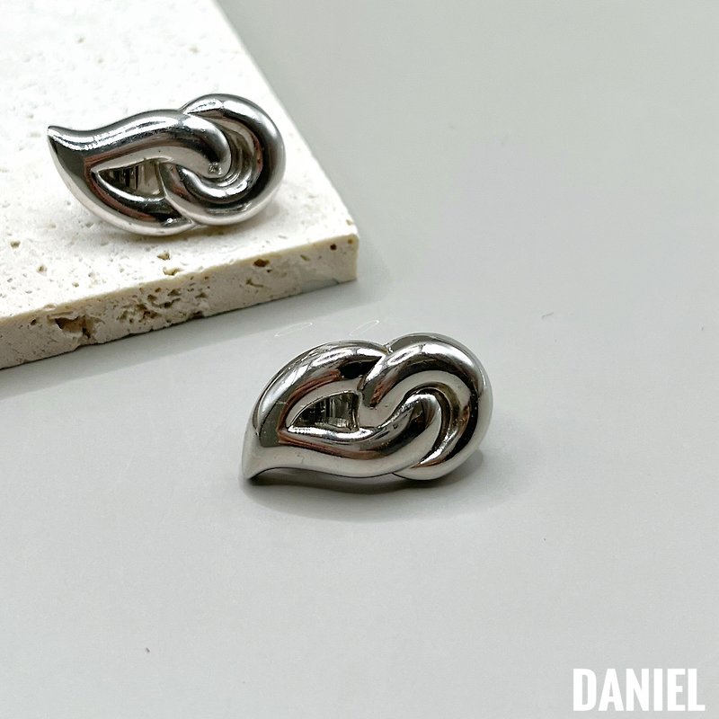 •DANIEL• 歐美老件 MONET金屬小耳朵耳夾 - 耳環/耳夾 - 其他金屬 銀色