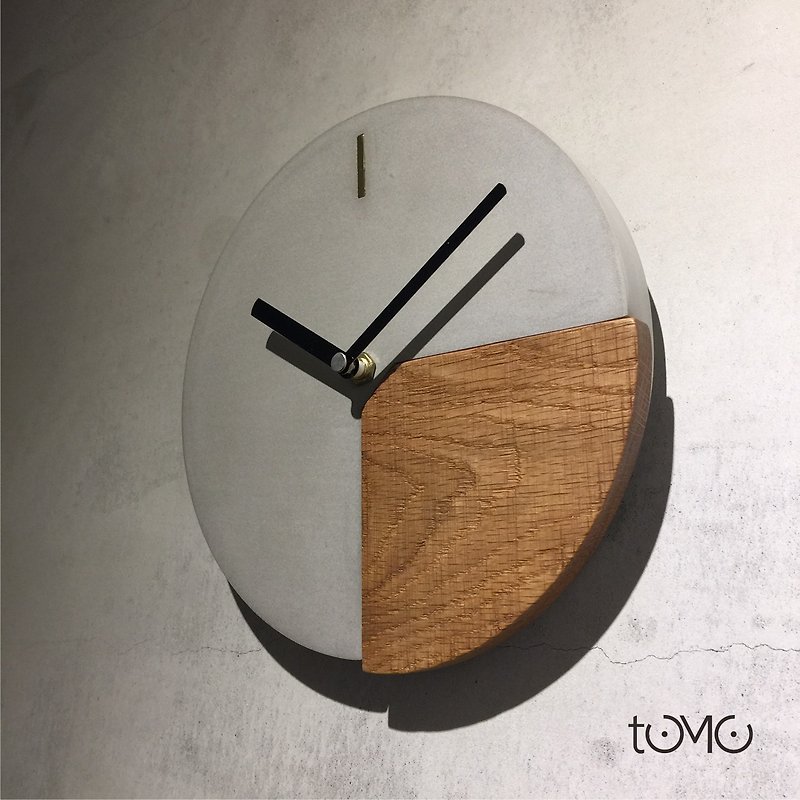 TOMO - Mud with wood clock / white oak / clock cement solid wood mute - Clocks - Cement Gray