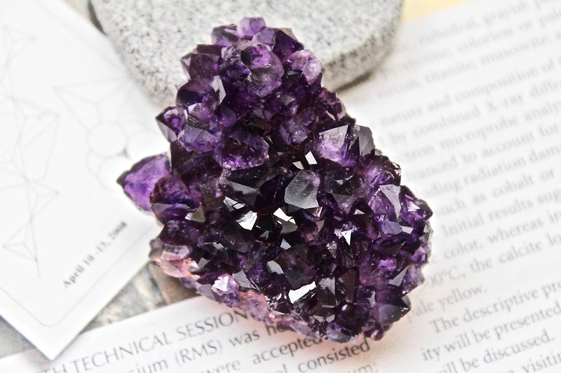 SHIZAI - Amethyst ore - with base - Items for Display - Gemstone Purple