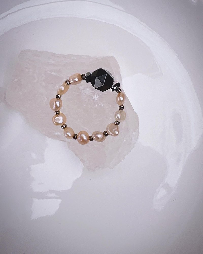 C&W natural freshwater pearl large faceted black onyx obsidian elastic band ring - General Rings - Pearl Gold