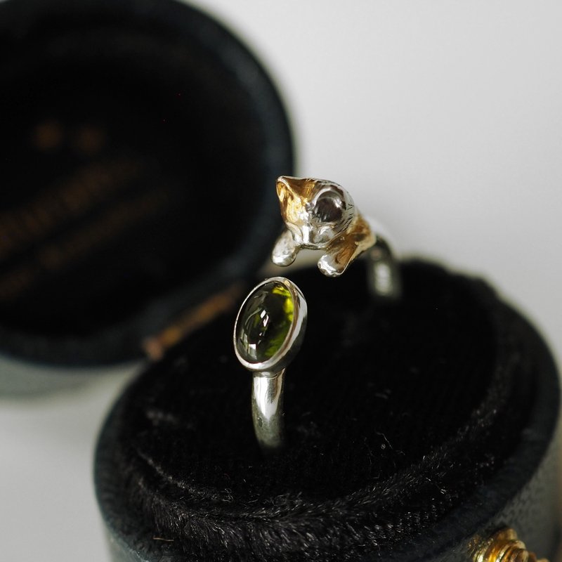 Sleeping Calico Cat and Green Tourmaline Silver Ring - แหวนทั่วไป - เงินแท้ สีเงิน