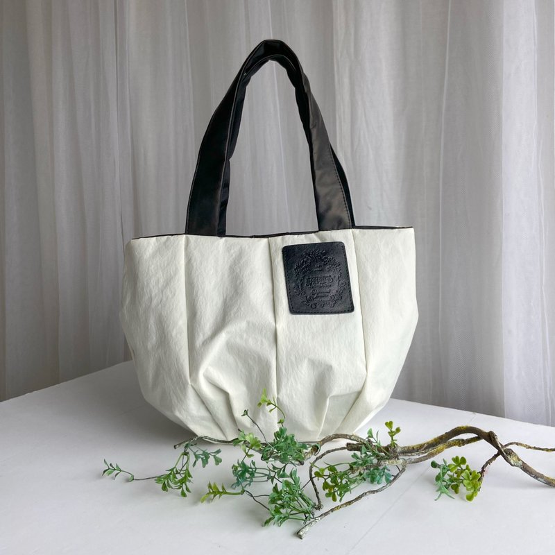 Fluffy nylon water-repellent tote bag, white, A4 size storage, lightweight - Handbags & Totes - Waterproof Material White