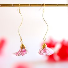 赤いスイートピーのピアス　イヤリング