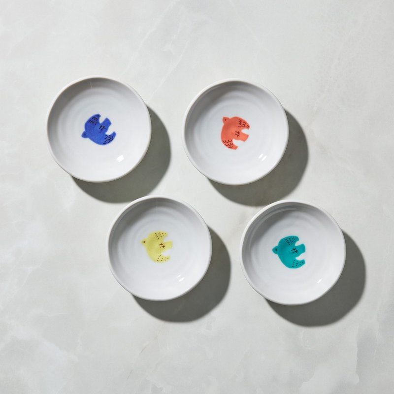 Nippon Haru Kutani ware-Asuka small plate (4 groups) - จานและถาด - เครื่องลายคราม ขาว