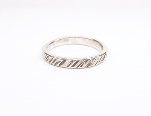 二毛銀（Nimou Jewelry） 《二毛銀》【斜木紋純銀戒指】（尾戒款）