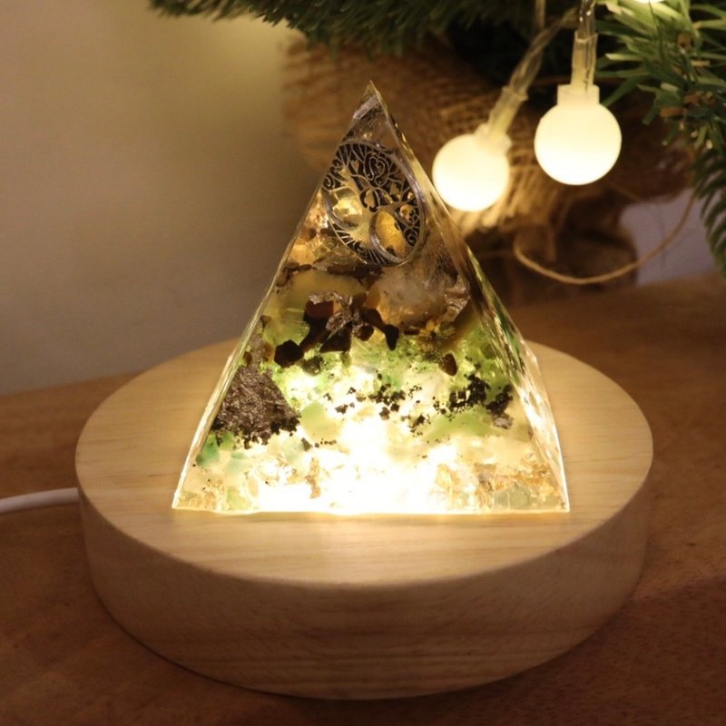 【客製化禮物】春樹健康祝福奧剛能量金字塔-小夜燈 - 燈具/燈飾 - 半寶石 綠色