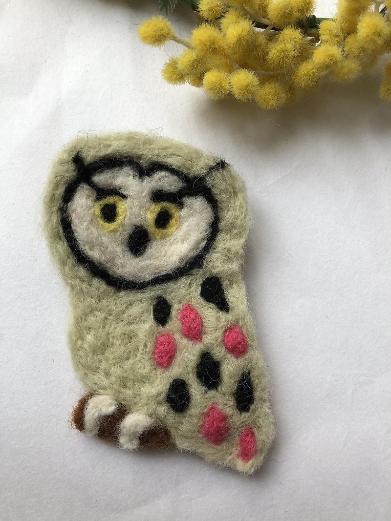 Owl brooch B