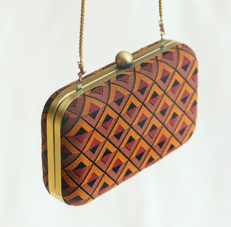 Sienna復古銅鏈帶小晚宴盒 - 側背包/斜背包 - 棉．麻 咖啡色