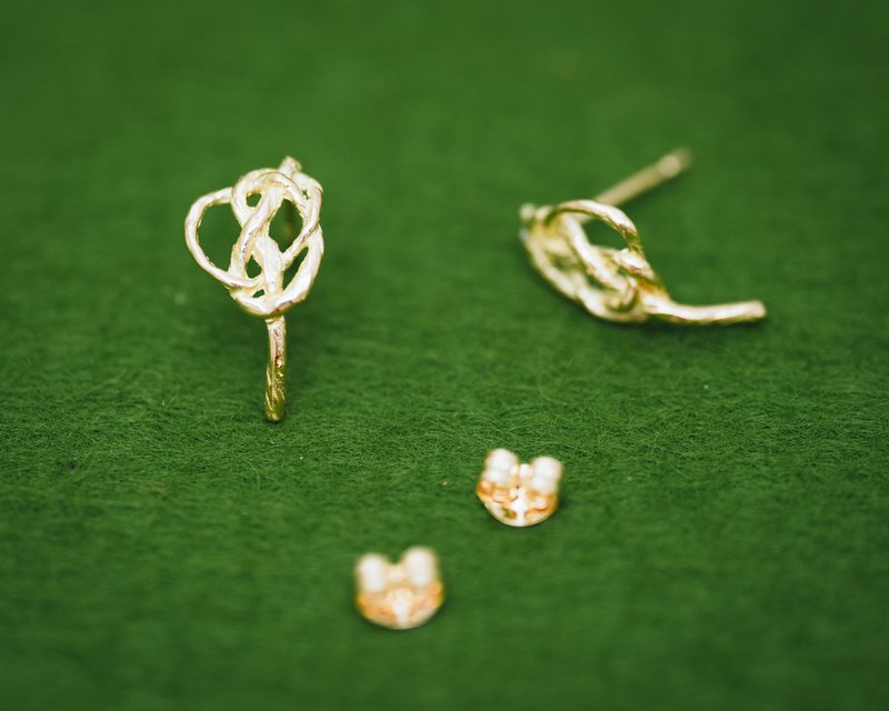 縁結び K18 or プラチナ ピアス (ピアスのみ) - 耳環/耳夾/耳骨夾 - 貴金屬 金色