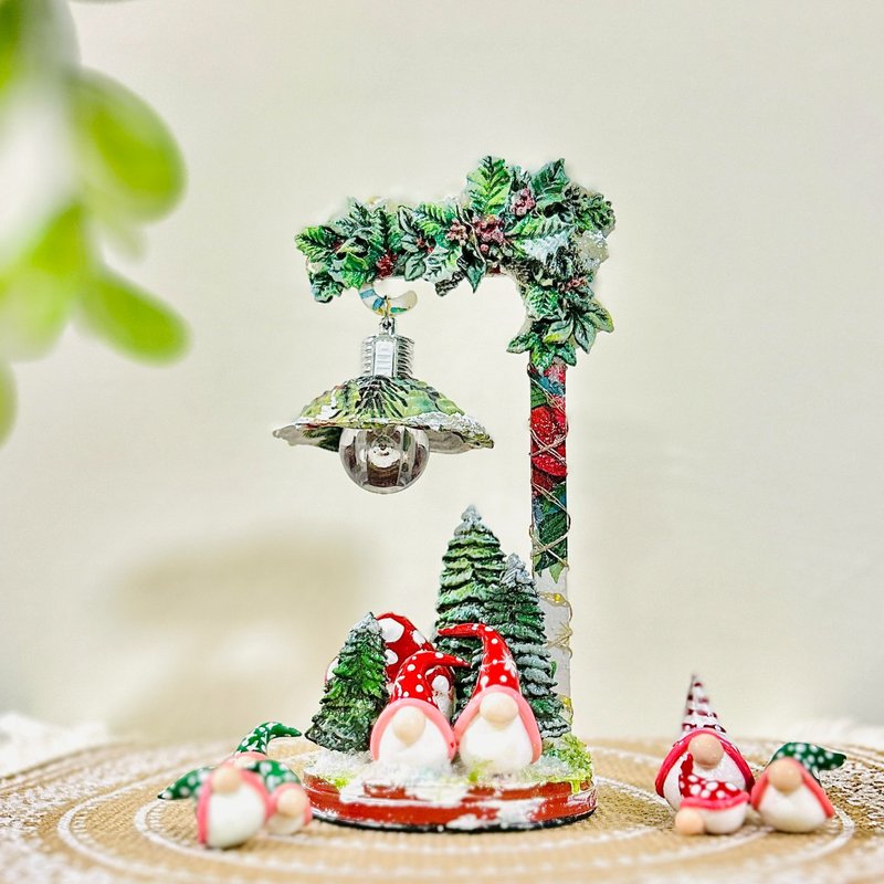 【手工製作】聖誕夜燈 隨機出貨不挑款 附聖誕燈串１條 - 燈具/燈飾 - 木頭 多色