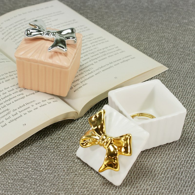 [ChouChou Lista] Japanese ribbon gift box shape storage box - Storage - Porcelain 