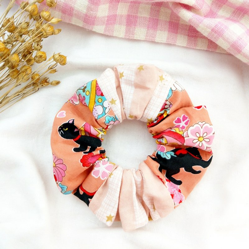 鈴鐺黒貓。手工甜甜圈髮束 大腸圈 - 髮夾/髮圈 - 棉．麻 粉紅色