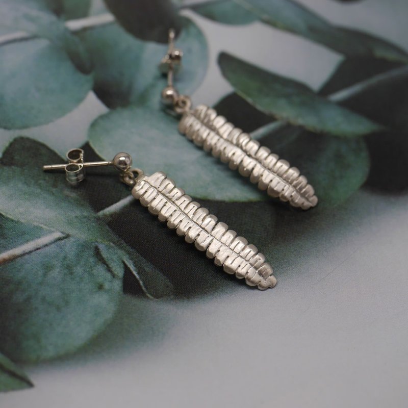 Tuberous Sword Fern Earrings - ต่างหู - เงินแท้ สีเงิน