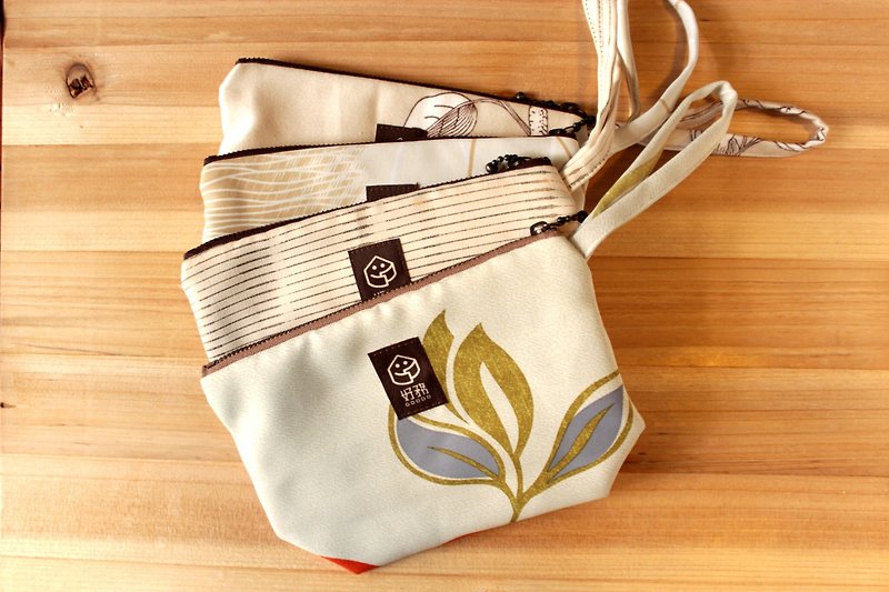 Curtain bag / carry-on wide bottom cosmetic bag * can be hand-held money - Toiletry Bags & Pouches - Cotton & Hemp Multicolor
