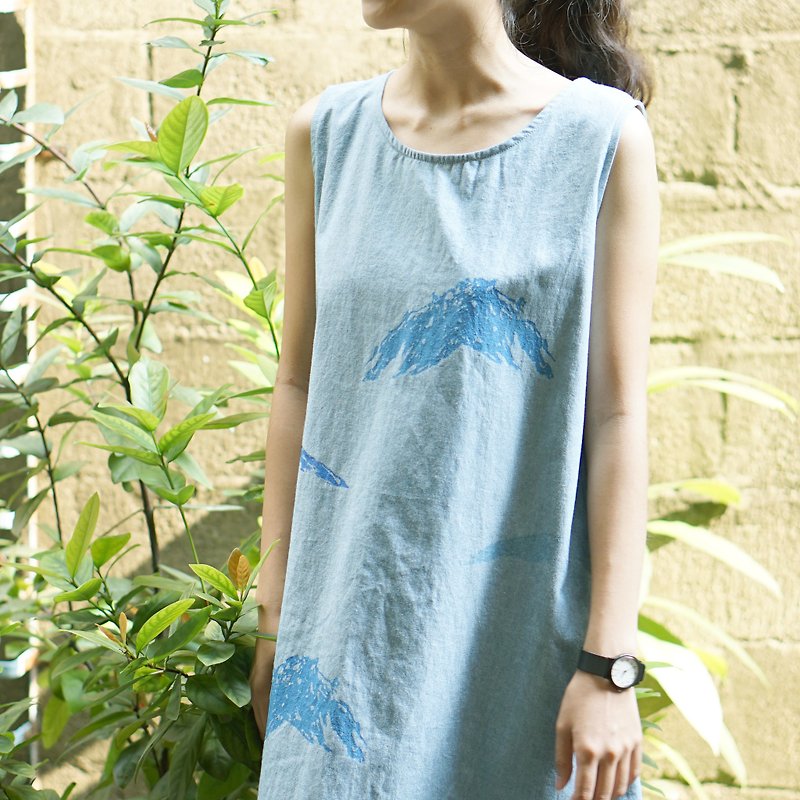 for yumi 淺淺牛仔透明藍色山稜舒服口袋背心洋裝 附綁帶 - 洋裝/連身裙 - 棉．麻 藍色