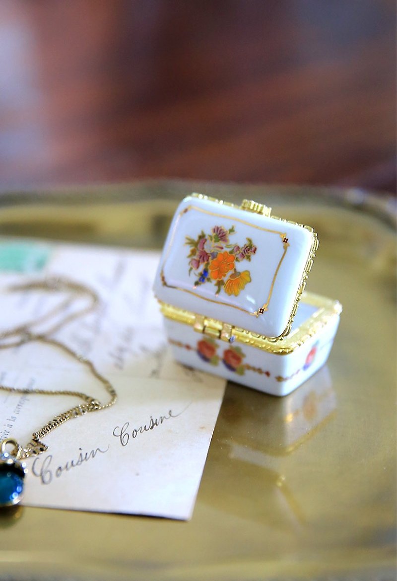 French handmade fine antique porcelain box No.6 jewelry box storage box - Storage - Porcelain White