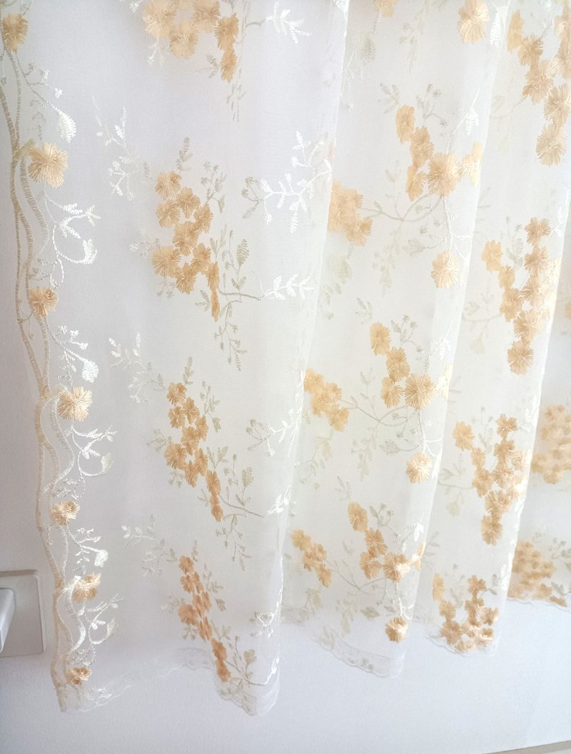 淡黃色網紗刺繡小碎花窗簾門簾 - 門簾/門牌 - 其他材質 