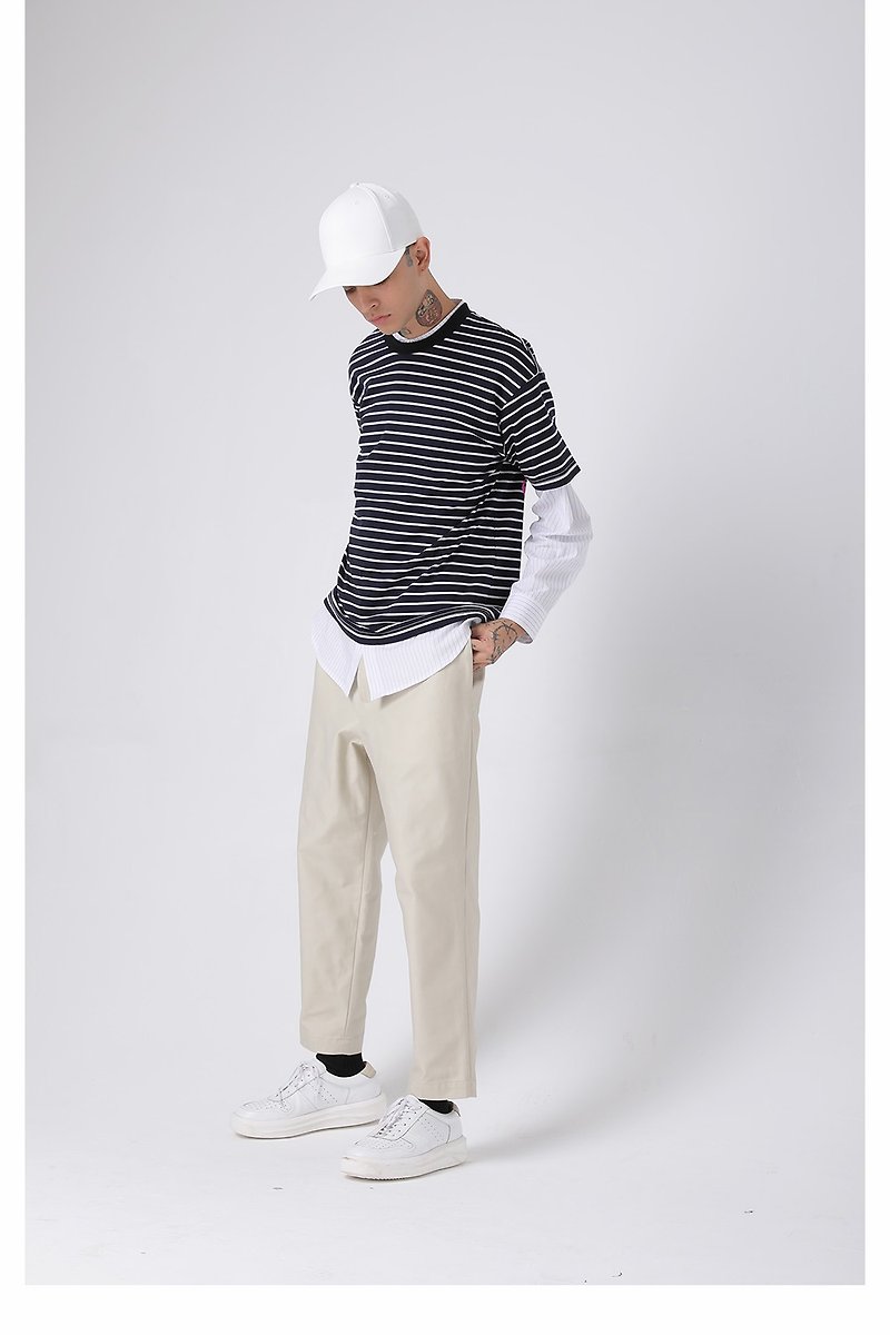 日本人男性のファッションは九分丈のズボンに合わせてシンプルでストレートのカジュアルパンツを穿きます - パンツ メンズ - コットン・麻 カーキ