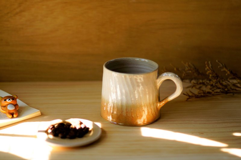 Dusk jumping Yamagata cup, tea cup, mug, water cup, coffee cup-about 350ml - Mugs - Pottery Yellow