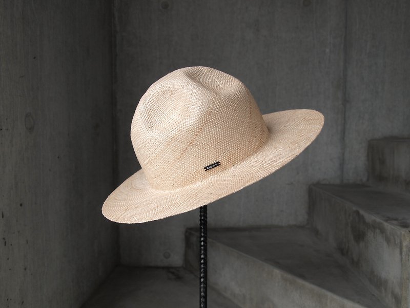 Straw Hat Hat Made-to-Order Simple Straw Hat Bao Rough Elegant Unisex - หมวก - วัสดุอื่นๆ สีกากี
