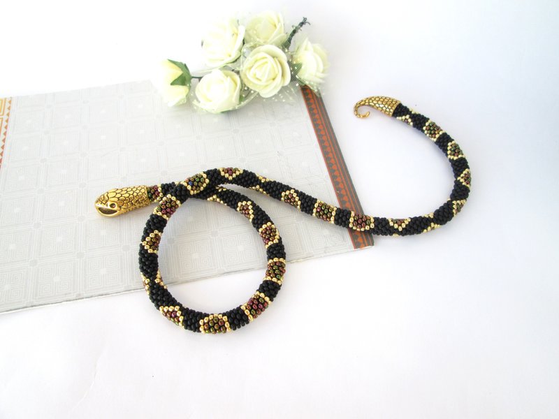 Snake bracelet necklace Ouroboros Witch Jewelry Snakeskin Slitherin Beaded brace - สร้อยข้อมือ - วัสดุอื่นๆ สีดำ