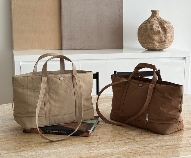 ★THE ALLY★送料込★韓国★人気★正規品★MOLLY BAG+inner bag The Ally from Korea | MOLLY BAG with makeup pouch | Navy
