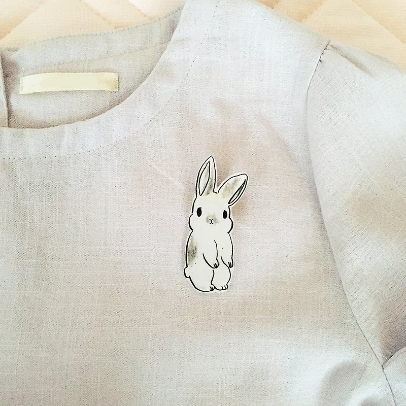 Prabang brooch of black-and-white rabbit - Hair Accessories - Plastic White