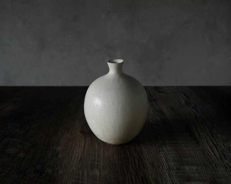 乳白鎢結晶_中花器 - 花瓶/花器 - 瓷 白色