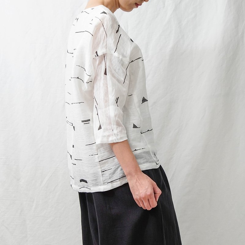 Art hand-painted. White cotton and linen tops. Spring and Summer | Ysanne - เสื้อผู้หญิง - ผ้าฝ้าย/ผ้าลินิน ขาว