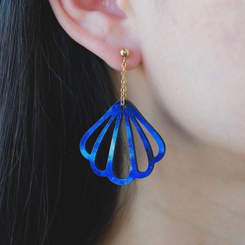 Wood earrings-Shell (Blue) - ต่างหู - ไม้ สีน้ำเงิน