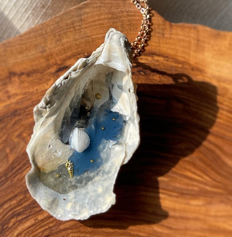 蚵漪 Oyster Ripple (light blue) - Necklaces - Shell 