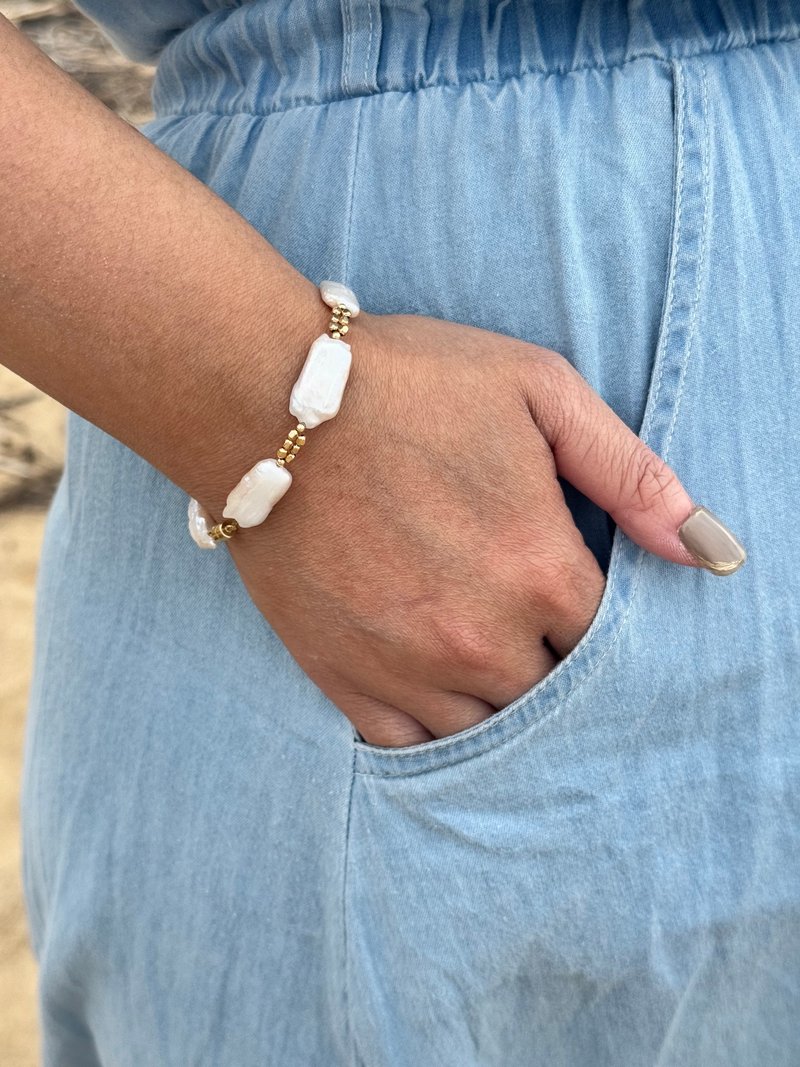 14KGF Freedom Square Baroque Magnetic Bracelet - สร้อยข้อมือ - ไข่มุก ขาว