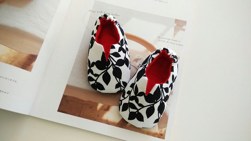 Black and white foliage baby shoes baby shoes spot 11 cm - Kids' Shoes - Other Materials Black