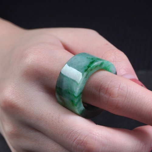瓔珞珠寶盒 E.L.Jewelry Box 飄綠花翡翠玉戒扳指 | 國際18圍 | 天然緬甸玉翡翠A貨 | 送禮