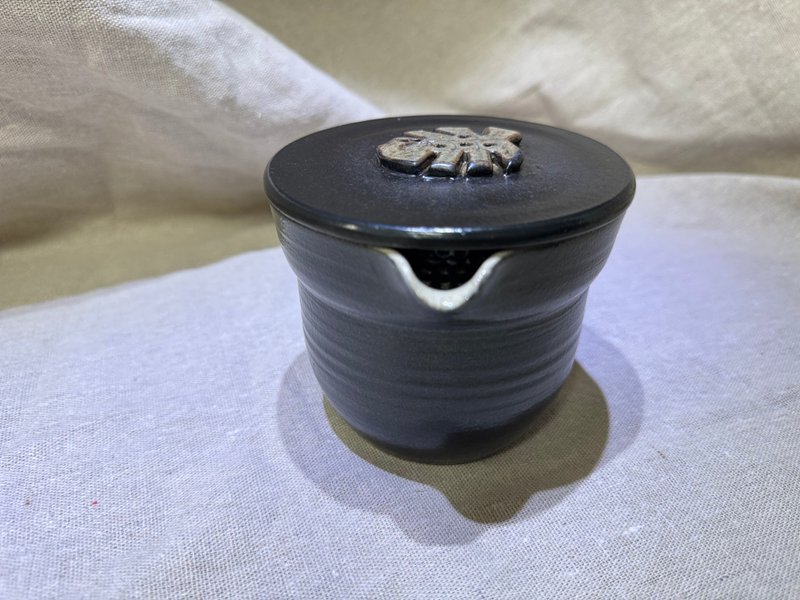 黑釉龜背芋蓋碗 - 茶壺/茶杯/茶具 - 陶 
