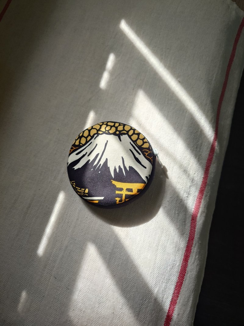 Mount Fuji Round Coin Purse - กระเป๋าใส่เหรียญ - ผ้าฝ้าย/ผ้าลินิน 