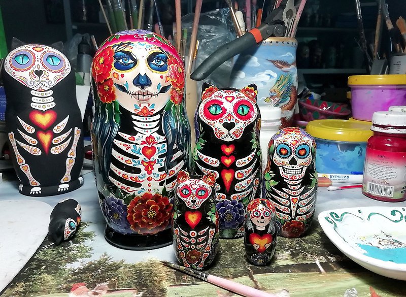 ロシアのマトリョーシカの死者の日メキシコの装飾、シュガースカルの死者の日 - 置物 - 木製 ブラック