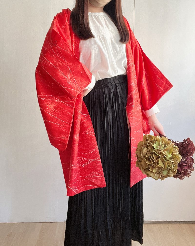 Japan-made Japanese-style printed bright red loose long version vintage Haori Michiyo kimono jacket - เสื้อแจ็คเก็ต - เส้นใยสังเคราะห์ สีแดง