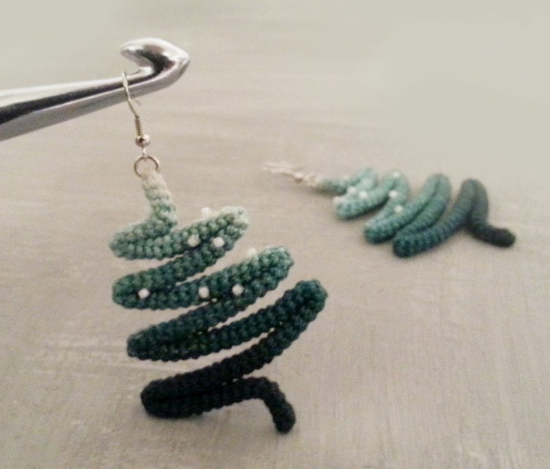 Snowy Pines Christmas Tree Earrings Holiday Party Jewelry Stocking Stuffer - 耳環/耳夾 - 繡線 綠色