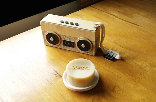 pikathom-herb 手工肥皂 2 入裝禮物盒 手提收音機造型 3 - 木質紋/奶油色