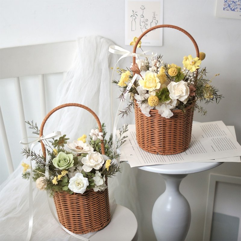 [Garden Lane Floral] Picnic Style Preserved Flower Basket (M) - ช่อดอกไม้แห้ง - พืช/ดอกไม้ 