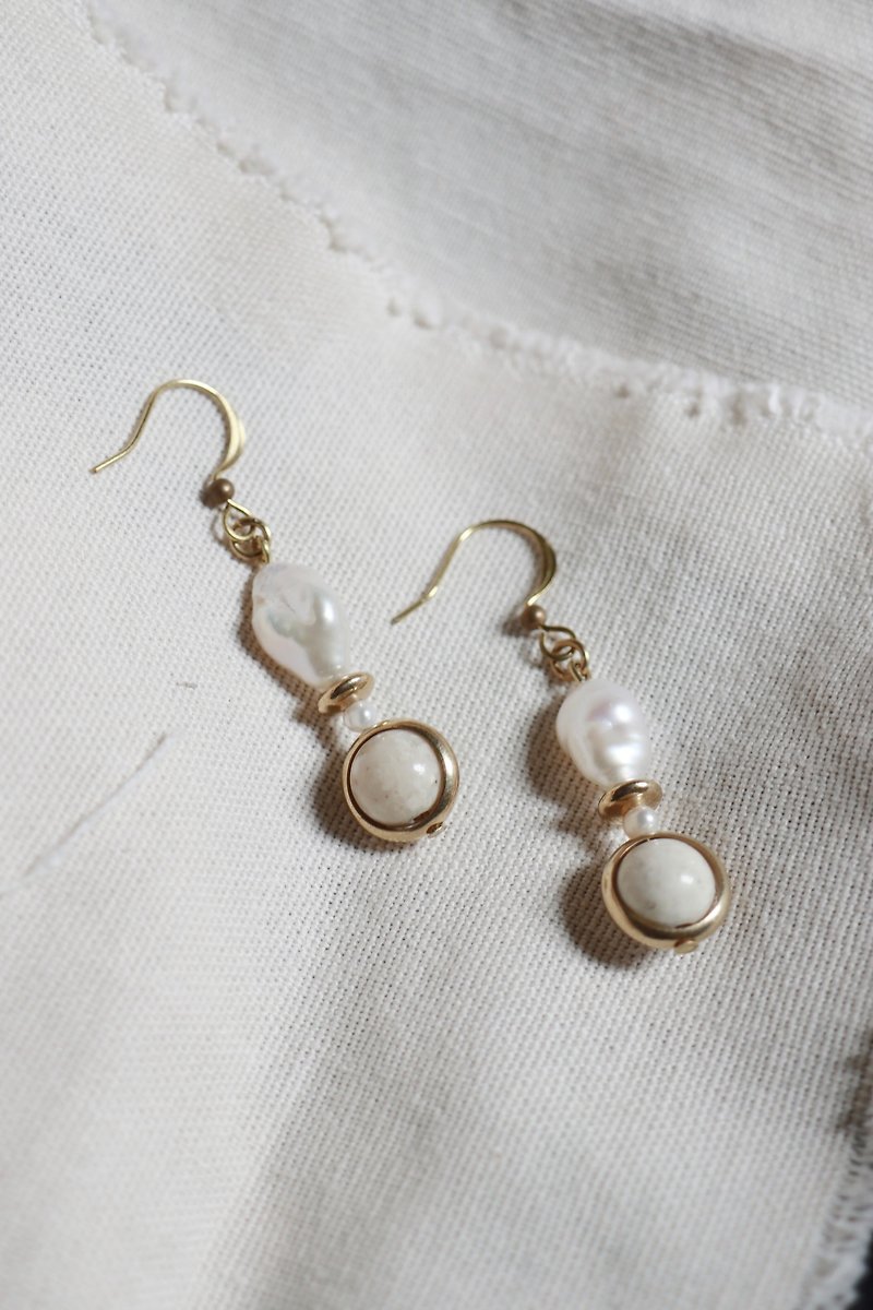 Jin Yaori pearl brass earrings with adjustable ear clips - ต่างหู - เครื่องประดับพลอย ขาว