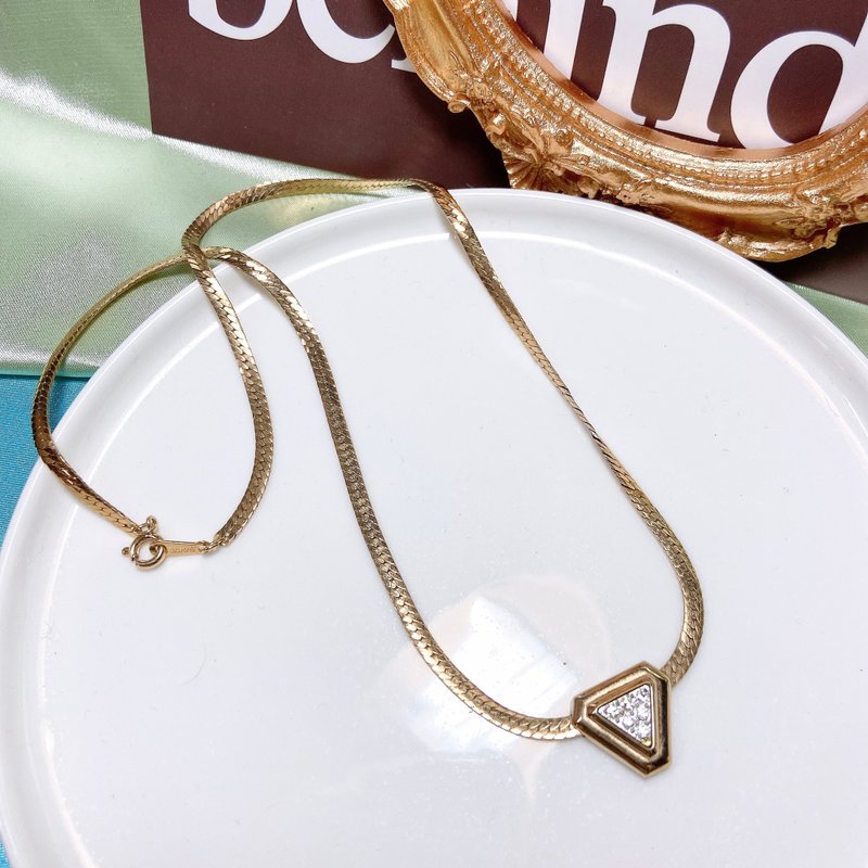 [Western antique jewelry] Chic and rare pendant can move triangular sparkling diamond micro-wide necklace - Necklaces - Precious Metals Gold