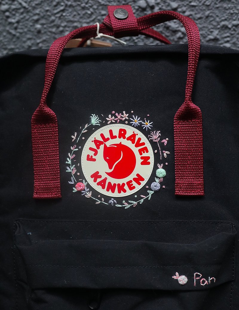 Kanken Daisy Winter Forest - Black Red Belt Bag - Hand Embroidered Custom - กระเป๋าเป้สะพายหลัง - วัสดุกันนำ้ สีดำ