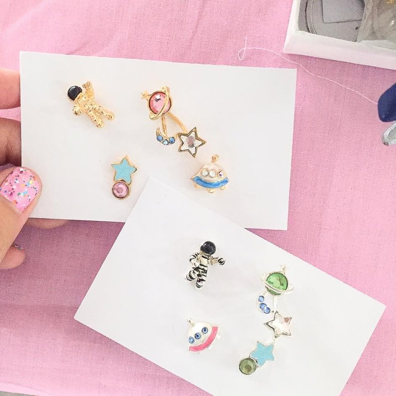Galaxy earring set - 耳環/耳夾/耳骨夾 - 其他金屬 紅色
