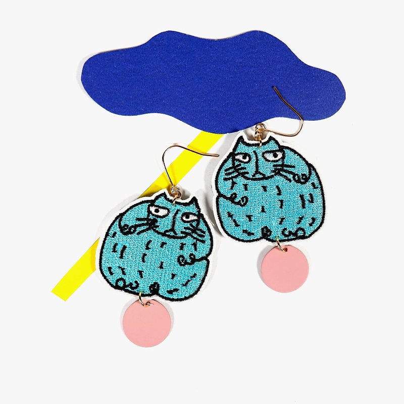 Cat-embroidered earrings - ต่างหู - งานปัก สีน้ำเงิน