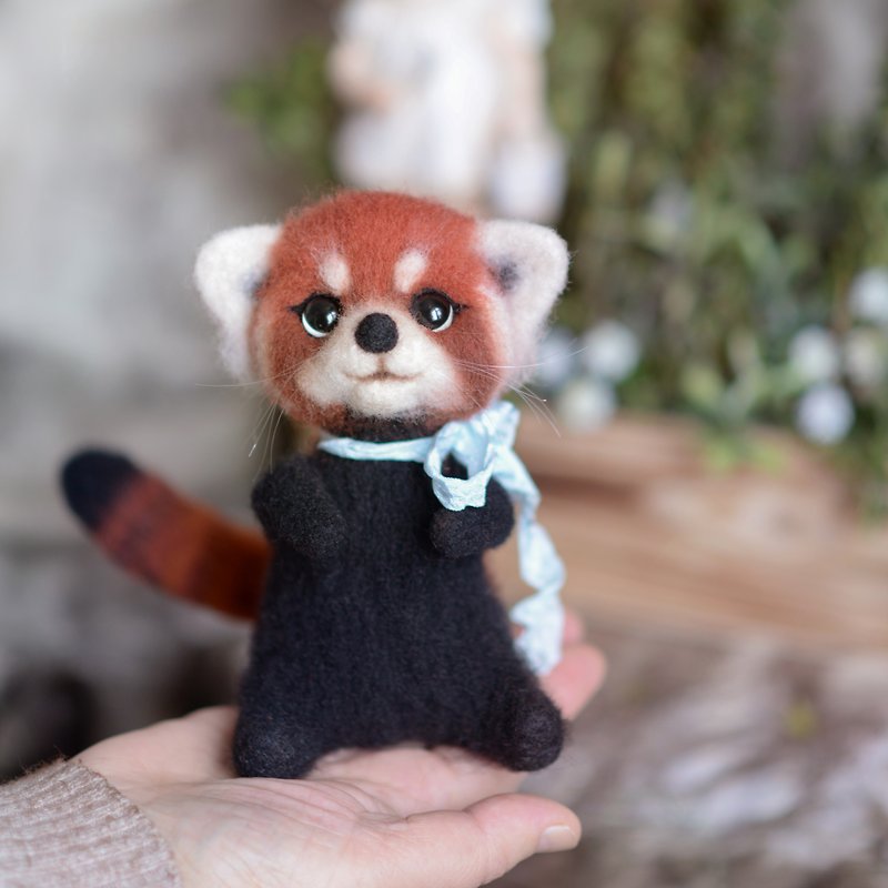 Red Panda Felted Sculpture , Cute Animals Toys ,  Gift For Panda Lover - 玩偶/公仔 - 羊毛 紅色